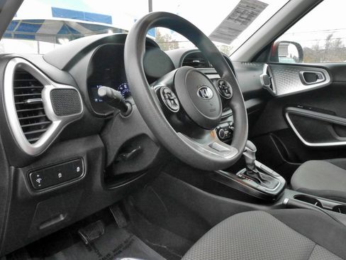 Used 2020 Kia Soul LX image 17
