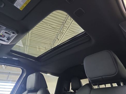 Used 2025 Toyota Tacoma TRD Off-Road w/ TRD Off Road Premium Package image 30