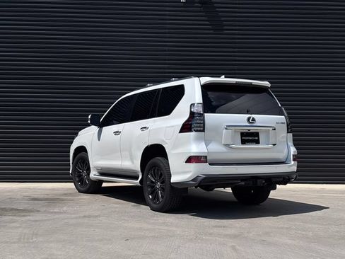 Used 2023 Lexus GX 460 Luxury w/ Sport Design Package AWD/4WD image 3