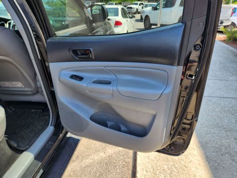 Used 2015 Toyota Tacoma 4x4 Double Cab w/ SR5 Package image 25