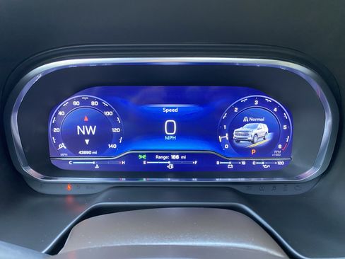 Used 2023 Chevrolet Tahoe LT w/ Luxury Package RWD image 18