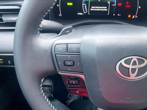 Used 2025 Toyota Camry SE w/ Convenience Package image 23