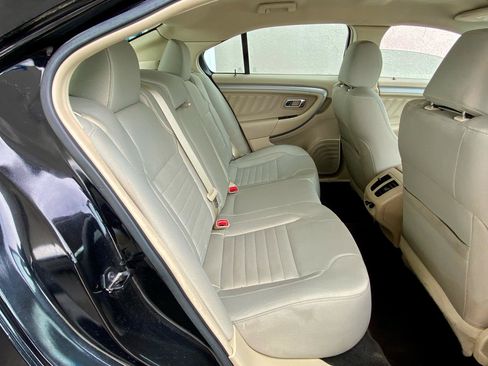 Used 2017 Ford Taurus SE FWD image 25