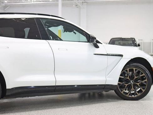 Used 2021 Aston Martin DBX AWD/4WD image 11