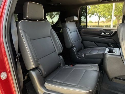 Used 2024 Chevrolet Suburban Premier w/ Premium Package AWD/4WD image 31
