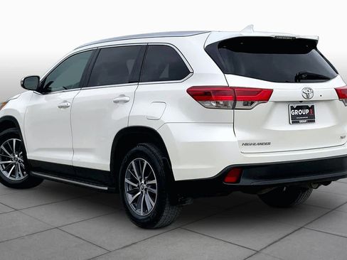 Used 2019 Toyota Highlander XLE FWD image 12