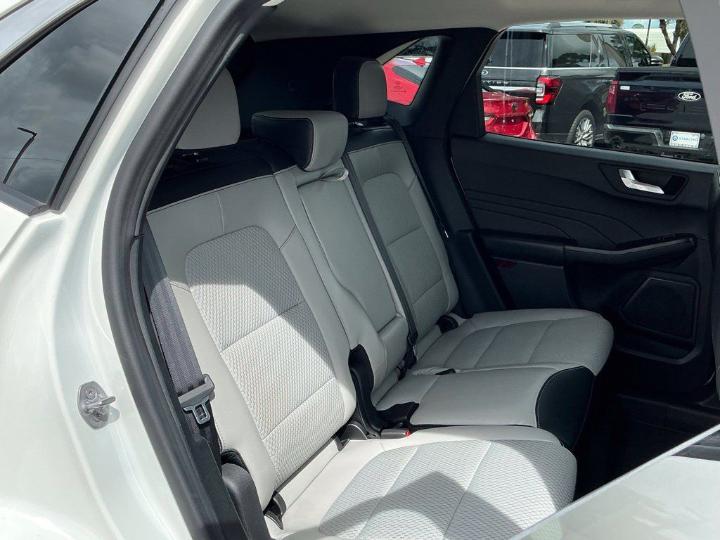 Certified 2023 Ford Escape SE FWD image 16