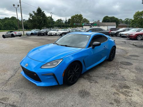 Used 2023 Toyota GR86 Premium w/ ALL Weather Mat Package (TMS) RWD image 8