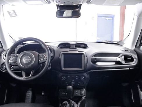 Used 2022 Jeep Renegade Latitude w/ Sun/Sound Group image 16