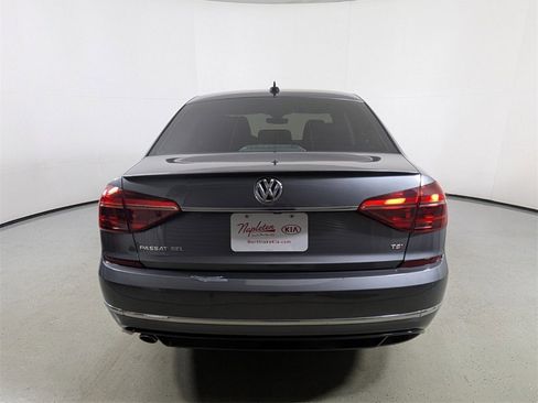 Used 2018 Volkswagen Passat 2.0T SEL Premium image 6
