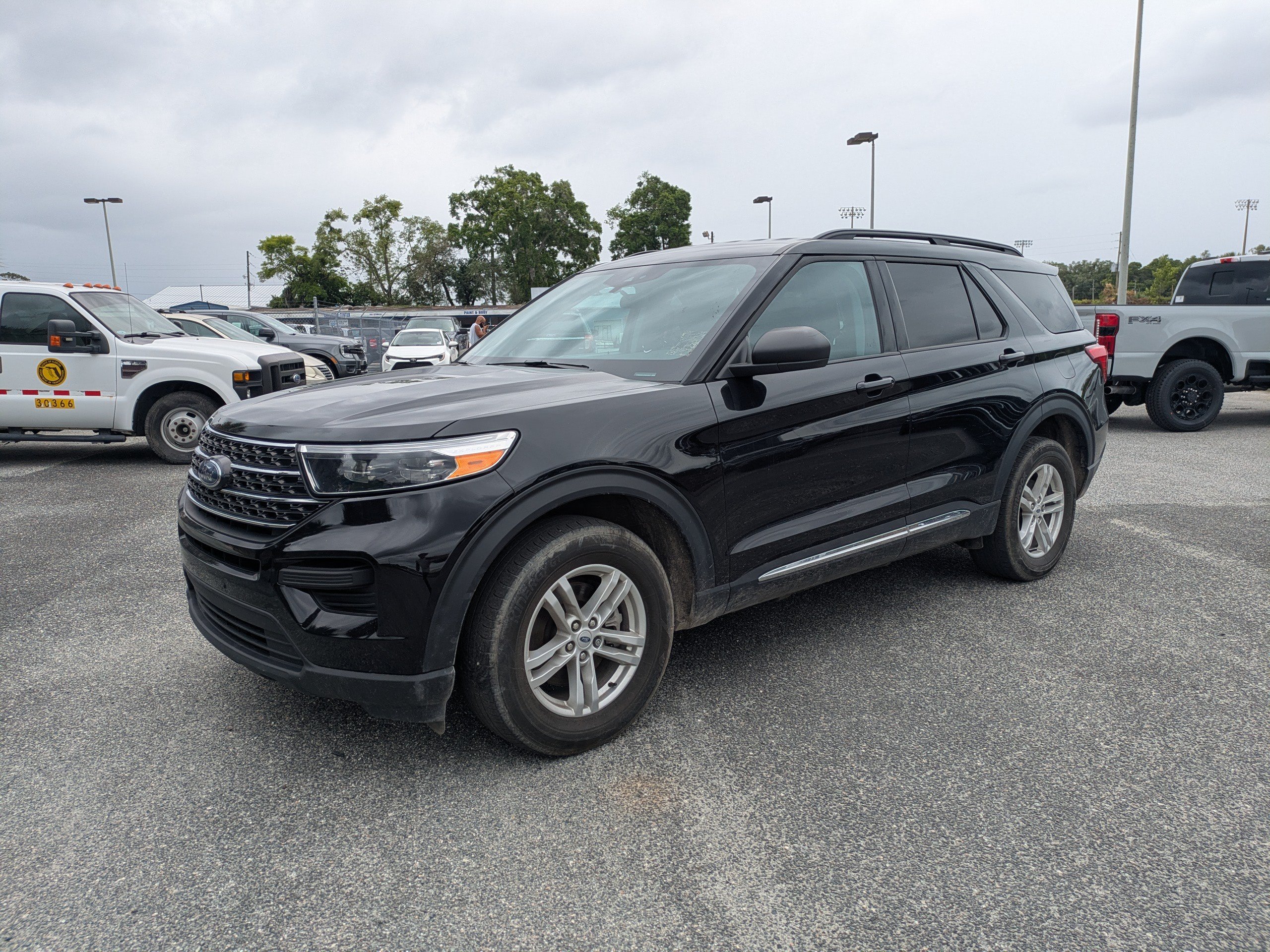 Used 2023 Ford Explorer XLT AWD/4WD image 8