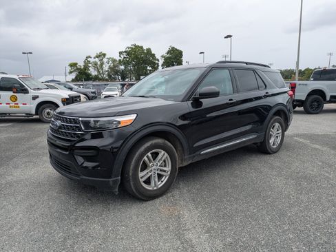 Used 2023 Ford Explorer XLT AWD/4WD image 8