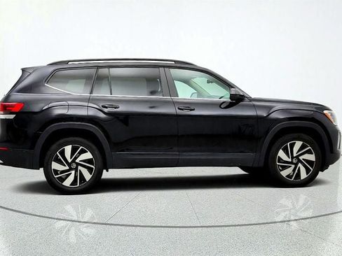 Used 2025 Volkswagen Atlas SE AWD/4WD image 4