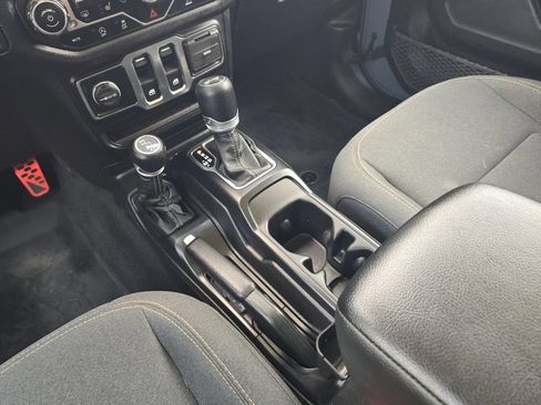Used 2024 Jeep Wrangler Sport AWD/4WD image 18