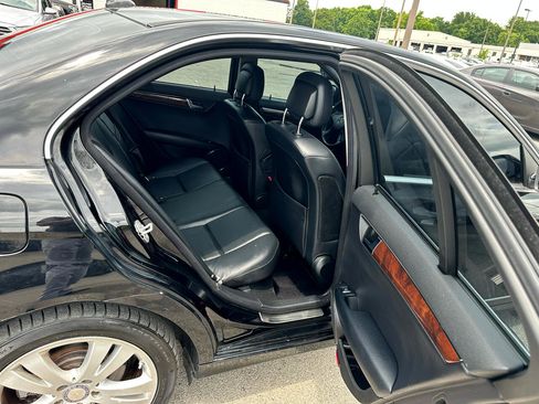 Used 2009 Mercedes-Benz C 300 Sport image 12