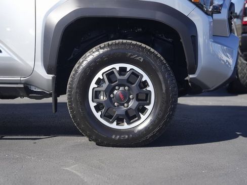Used 2024 Toyota Tacoma TRD Off-Road image 4
