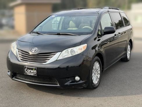 Used 2011 Toyota Sienna XLE w/ XLE Navigation Pkg FWD image 5