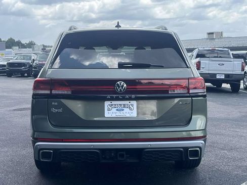 Used 2024 Volkswagen Atlas Peak Edition SE AWD/4WD image 5