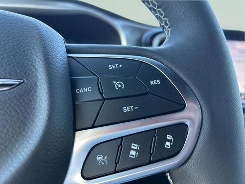 New 2026 Chrysler Pacifica Select image 14