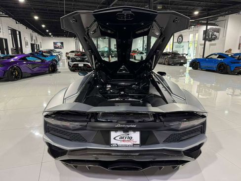 Used 2018 Lamborghini Aventador S image 50