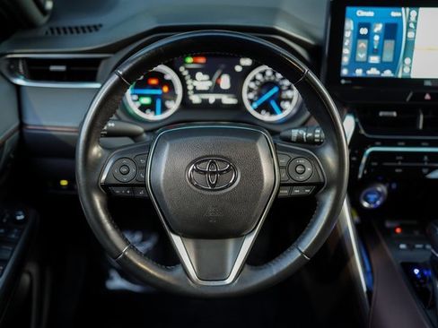 Used 2022 Toyota Venza XLE image 25