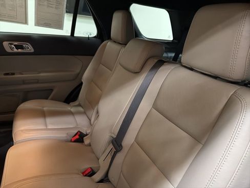 Used 2014 Ford Explorer XLT w/ Equipment Group 202A image 25