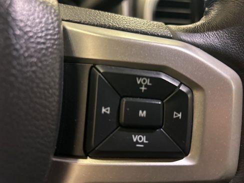 Used 2022 Ford F250 Lariat w/ Black Appearance Package image 23