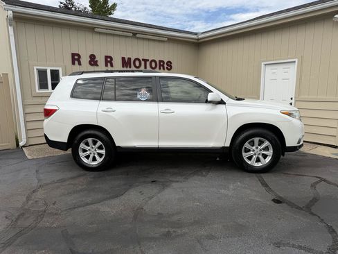 Used 2011 Toyota Highlander SE w/ Tow Pkg AWD/4WD image 2