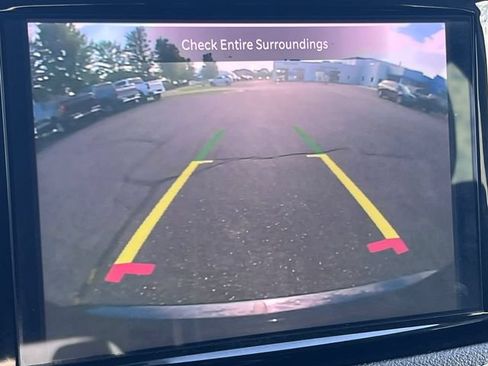 Used 2023 Chrysler Pacifica Limited FWD image 30