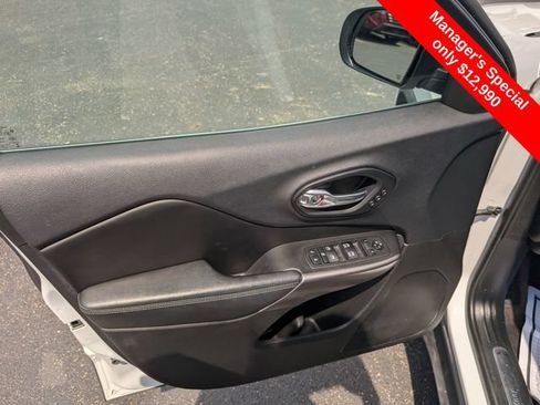 Used 2019 Jeep Cherokee Limited AWD/4WD image 14
