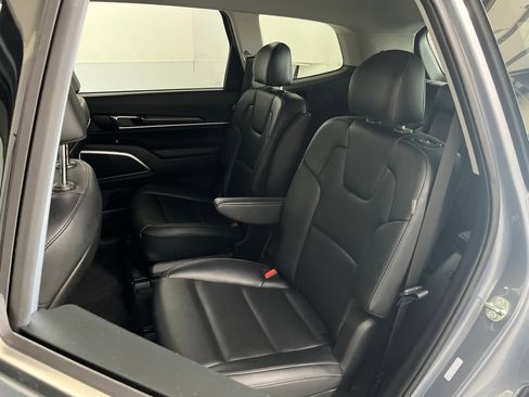 Used 2025 Kia Telluride S FWD image 20
