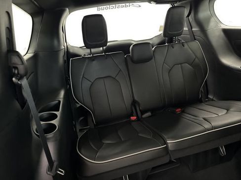 New 2027 Chrysler Pacifica Limited AWD/4WD image 29