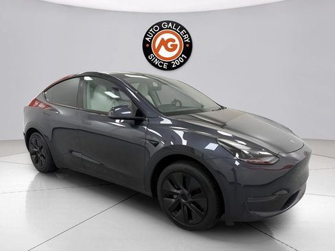 Used 2024 Tesla Model Y Long Range RWD image 1