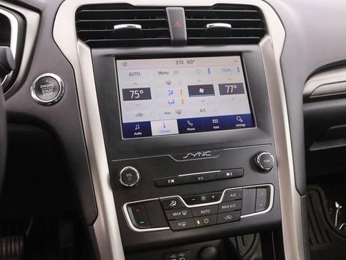 Used 2020 Ford Fusion SE image 15