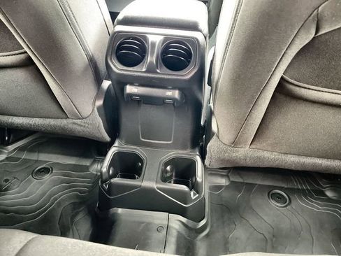 Used 2022 Jeep Wrangler Unlimited Sport AWD/4WD image 21