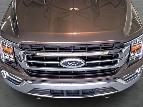 Used 2021 Ford F150 Lariat w/ FX4 Off-Road Package AWD/4WD image 16