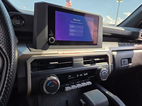 Certified 2025 Toyota Tacoma SR5 AWD/4WD image 21