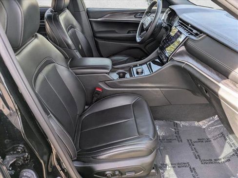 Used 2024 Jeep Grand Cherokee L Limited w/ Luxury Tech Group II image 22