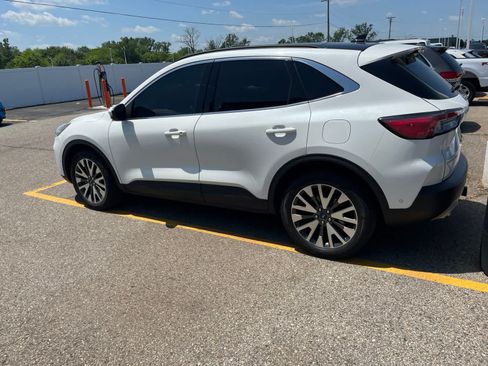 Used 2020 Ford Escape Titanium AWD/4WD image 8