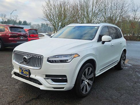Used 2025 Volvo XC90 T8 Ultra w/ Lounge Package image 6