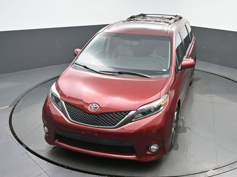 Used 2015 Toyota Sienna SE image 41