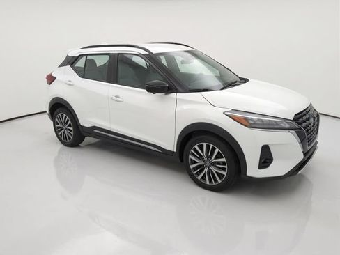 Used 2024 Nissan Kicks SR w/ SR Premium Package FWD image 4