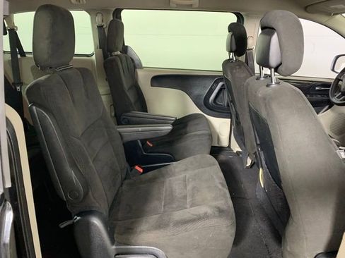 Used 2016 Dodge Grand Caravan SXT image 24