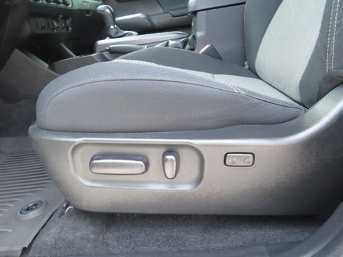 Used 2023 Toyota Tacoma TRD Sport AWD/4WD image 17