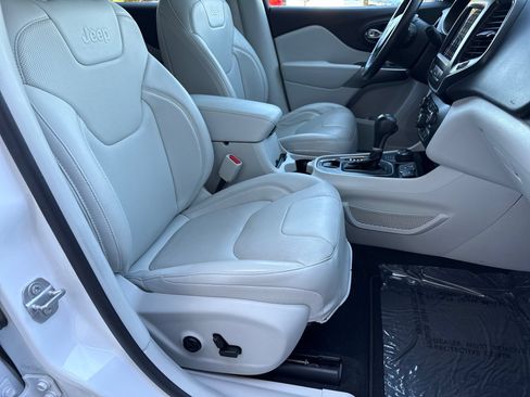 Used 2021 Jeep Cherokee Latitude Lux w/ Comfort/Convenience Group AWD/4WD image 18