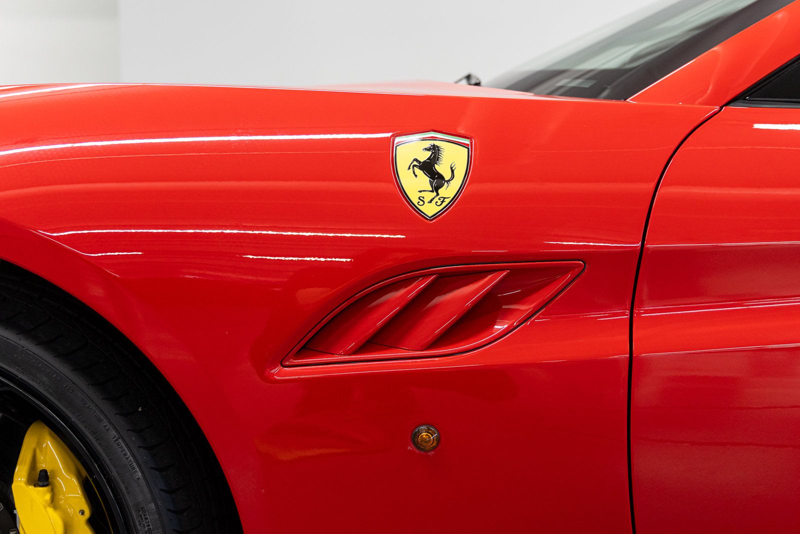 Used 2011 Ferrari California RWD image 19