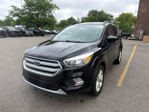 Used 2018 Ford Escape SE w/ SE Sync 3 Package AWD/4WD image 4