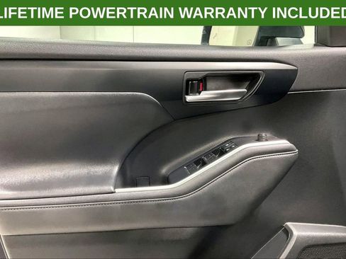 Used 2022 Toyota Highlander XLE image 21