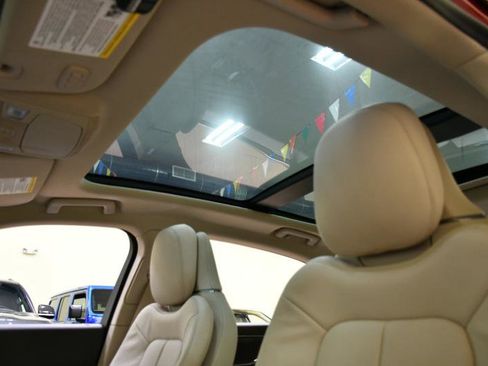 Used 2019 Lincoln Continental Select w/ Continental Climate Package image 22