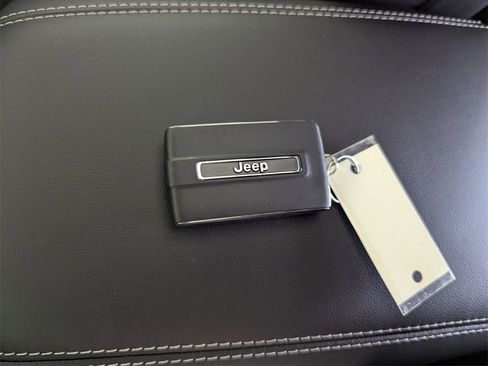 New 2025 Jeep Grand Cherokee Altitude image 29
